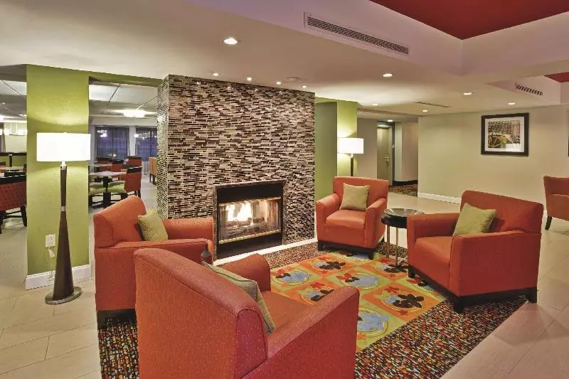 Отель La Quinta Inn & Suites New River Gorge National Park