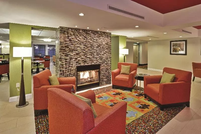 Отель La Quinta Inn & Suites New River Gorge National Park