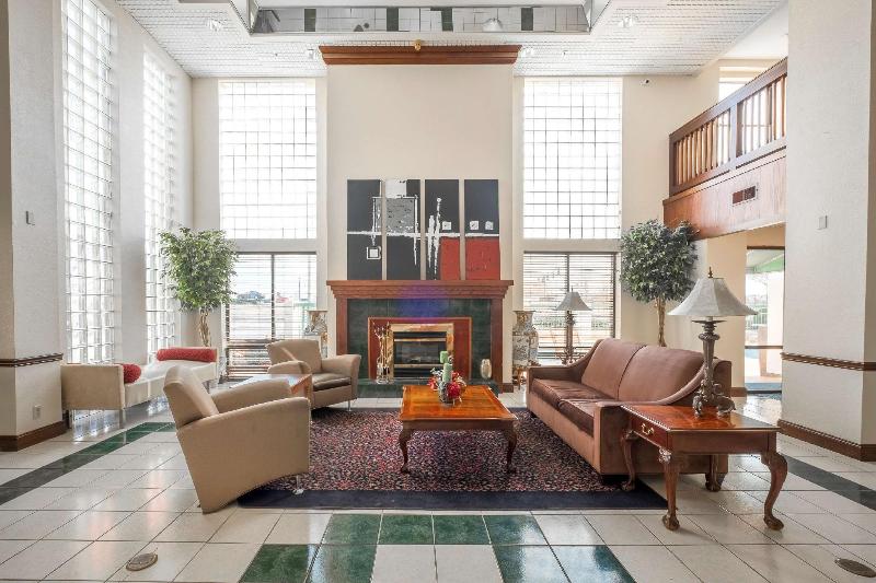 Отель Red Roof Inn & Suites Newnan