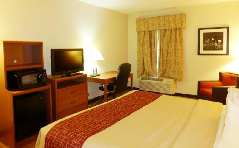 Отель Red Roof Inn & Suites Newnan