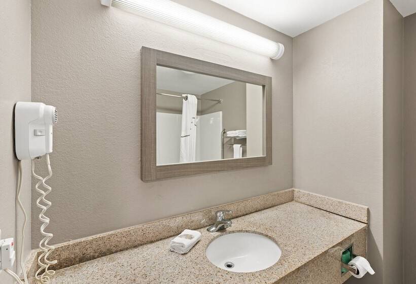 Отель Red Roof Inn & Suites Newnan