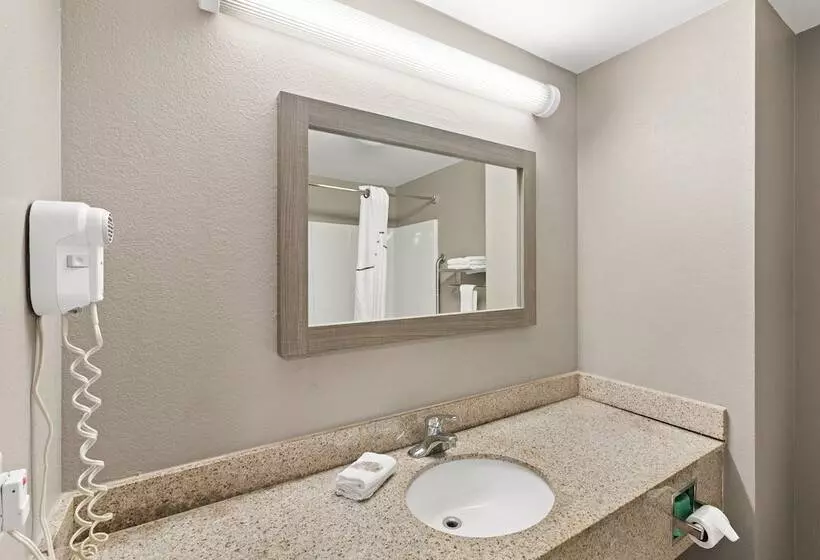 فندق Red Roof Inn & Suites Newnan