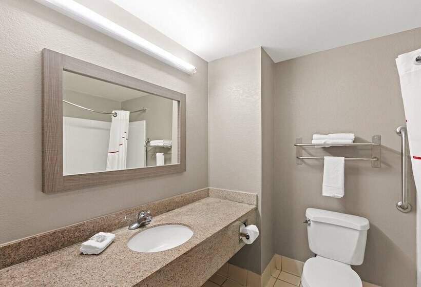 Отель Red Roof Inn & Suites Newnan