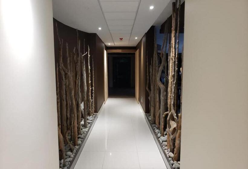 هتل Diego De Almagro Castro