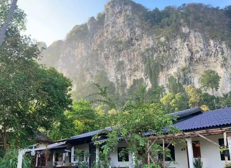 Simple House Ao Nang   B&b