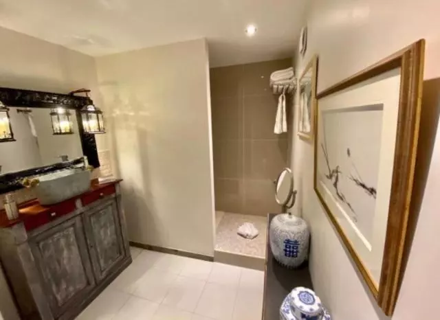 تختخواب و صبحانه La Cactée Singulière