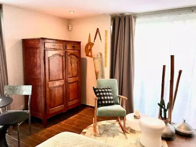 تختخواب و صبحانه La Cactée Singulière