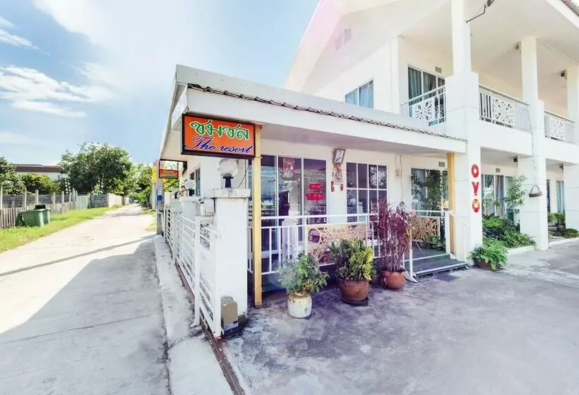 Hotel Oyo 75335 Chomchol The Resort