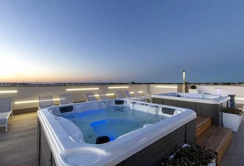 هتل Sundeck