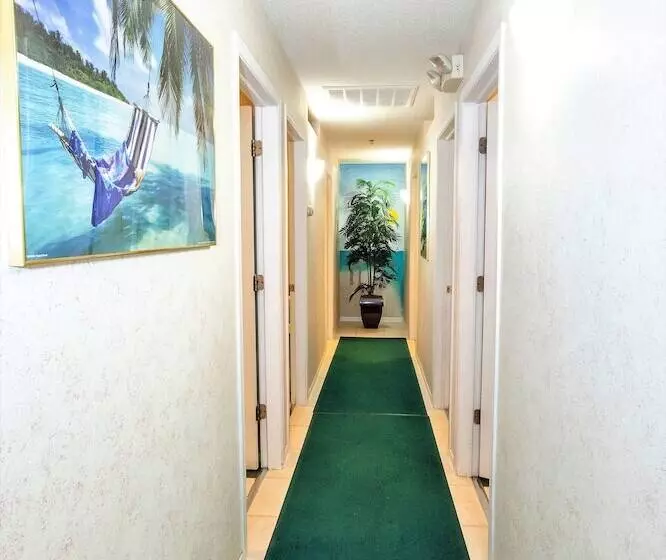 Motelli Mountain Host Motor Inn