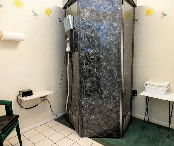 Мотель Mountain Host Motor Inn