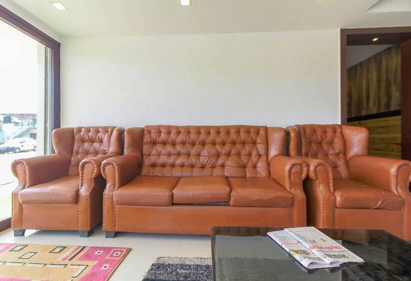 ホテル Oyo 26990  Ivory Grande