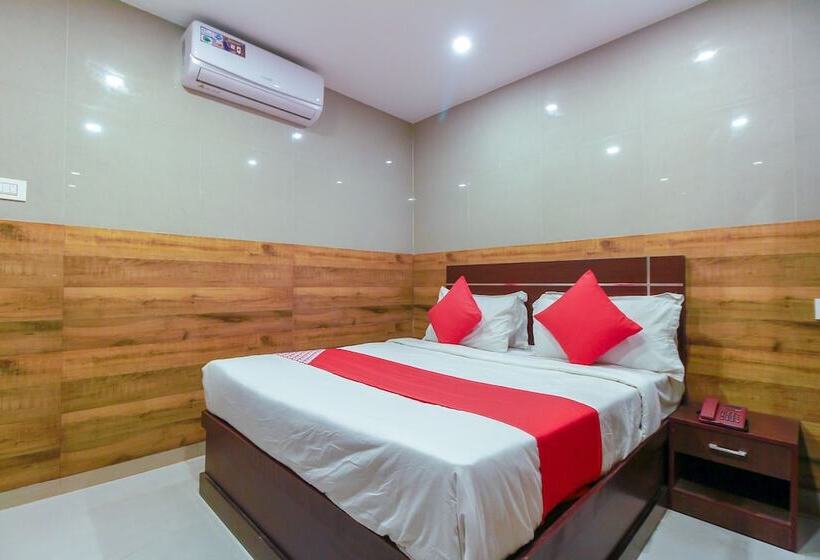 ホテル Oyo 26990  Ivory Grande