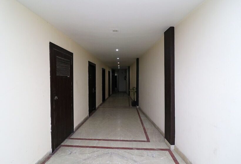 Oyo 23595 Hotel Tajway Inn