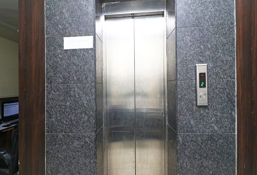 Oyo 23595 Hotel Tajway Inn