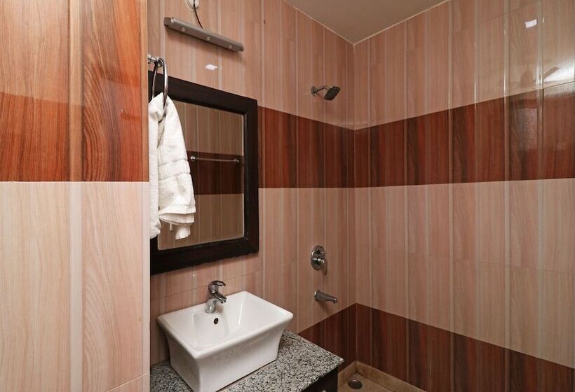 Oyo 23595 Hotel Tajway Inn