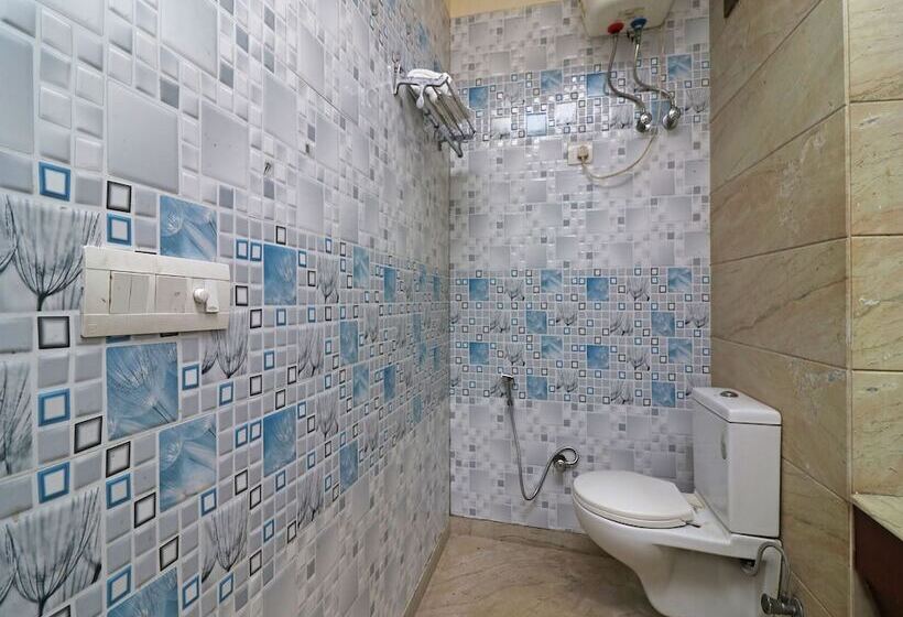 Oyo 23595 Hotel Tajway Inn