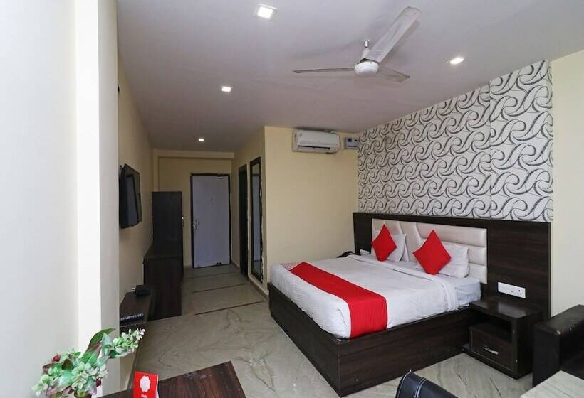 Oyo 23595 Hotel Tajway Inn