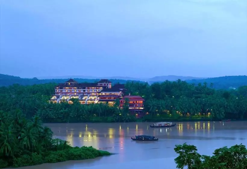 リゾートホテル The Raviz Kadavu, Kozhikode