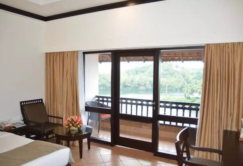 リゾートホテル The Raviz Kadavu, Kozhikode