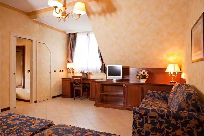 هتل Unaway & Residence Linea Uno Milano