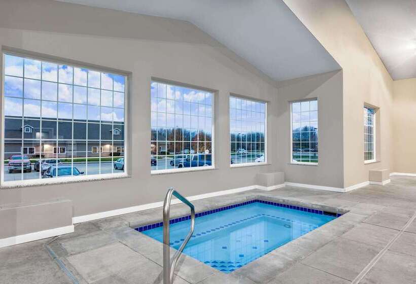 Отель Americinn By Wyndham Pella