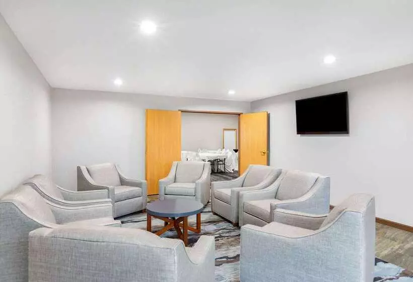 Отель Americinn By Wyndham Pella