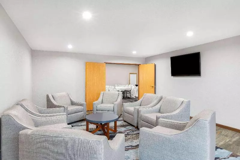 Отель Americinn By Wyndham Pella