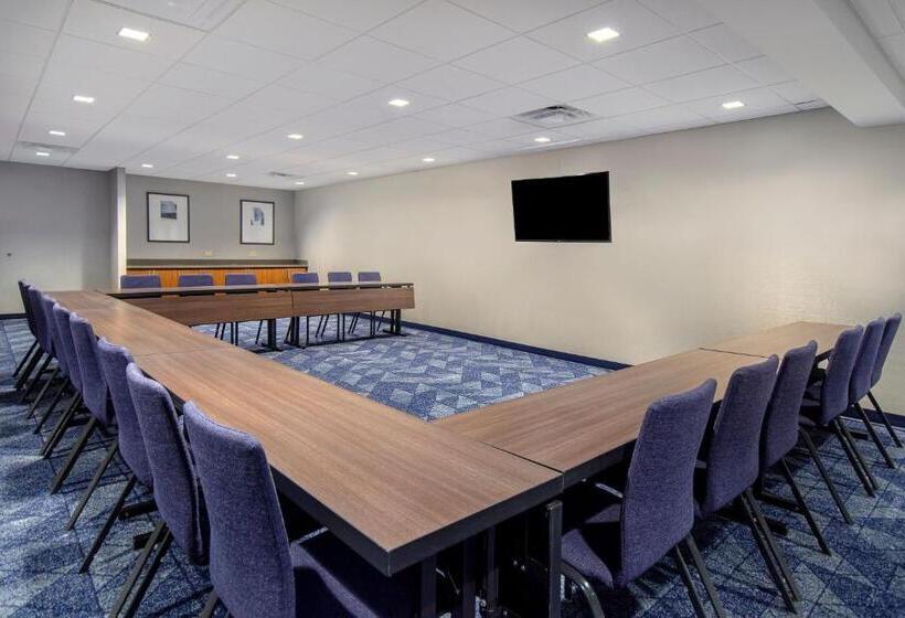 Otel Courtyard By Marriott Cincinnati Airport