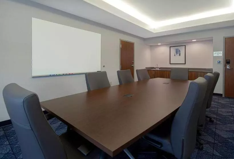 호텔 Courtyard By Marriott Cincinnati Airport