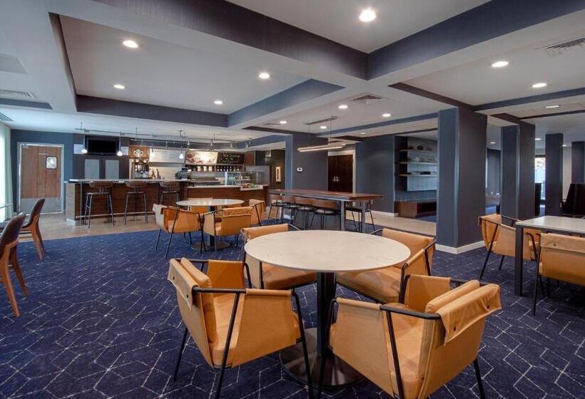 Otel Courtyard By Marriott Cincinnati Airport