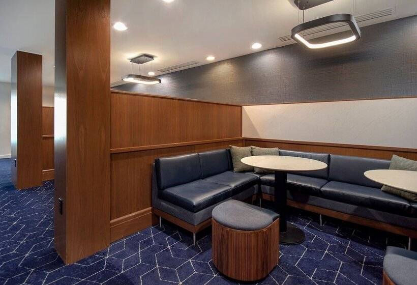 Otel Courtyard By Marriott Cincinnati Airport