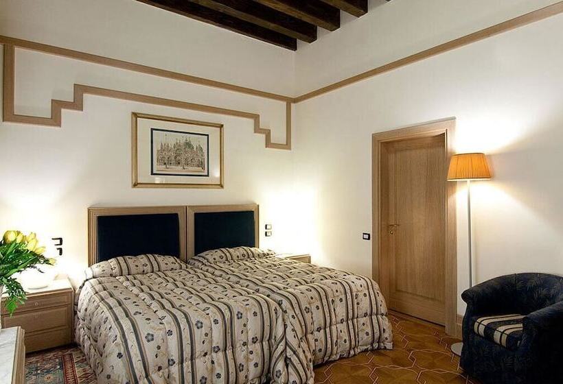 هتل Foscari Palace