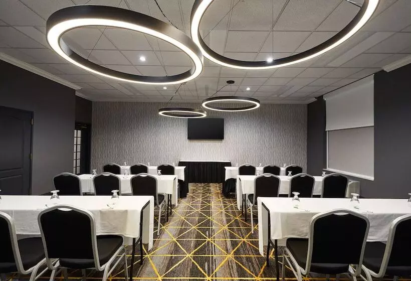 Holiday Inn Hotel & Suites Madison West, An Ihg