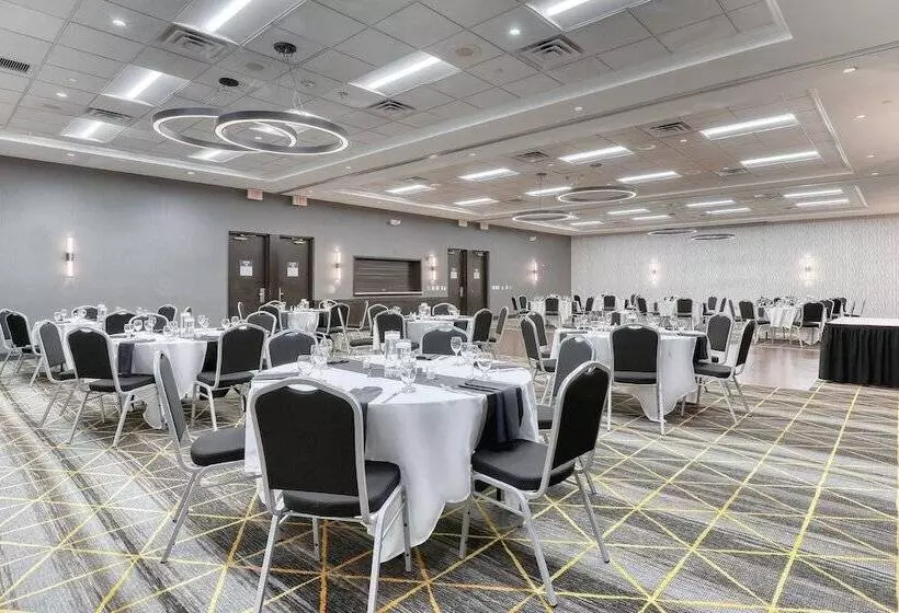 Holiday Inn Hotel & Suites Madison West, An Ihg