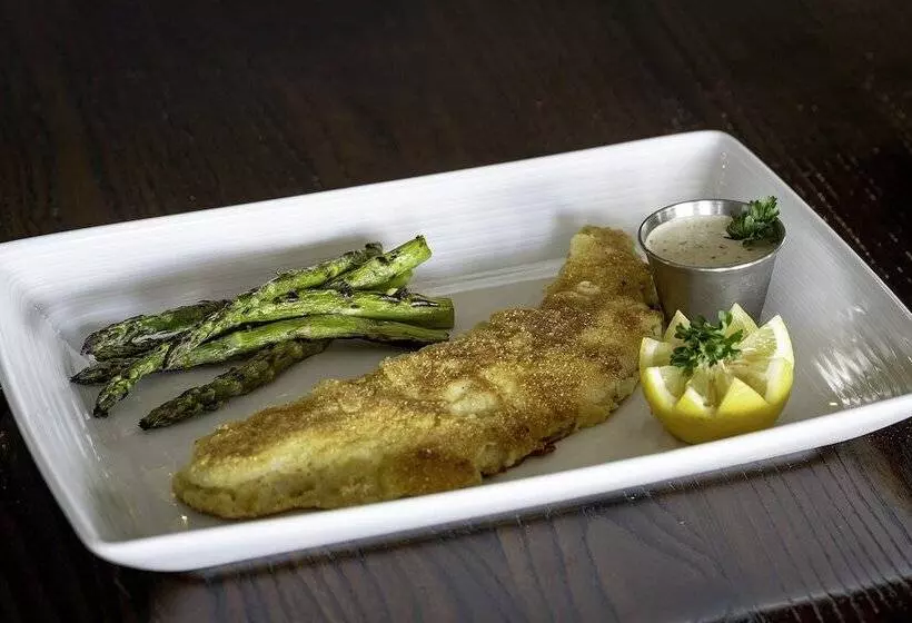 هتل Holiday Inn & Suites Wausau Rothschild, An Ihg