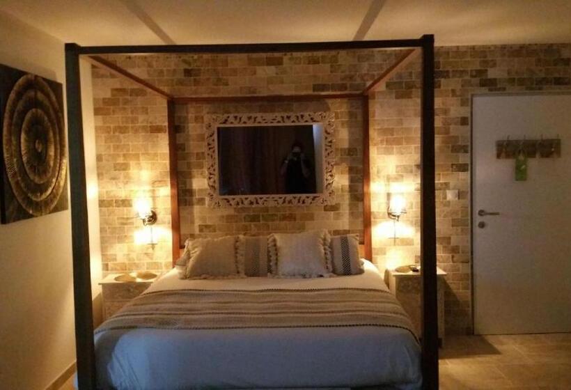 Отель Le Devem De Mirapier