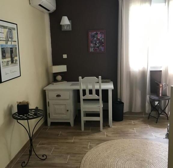 Отель Le Devem De Mirapier