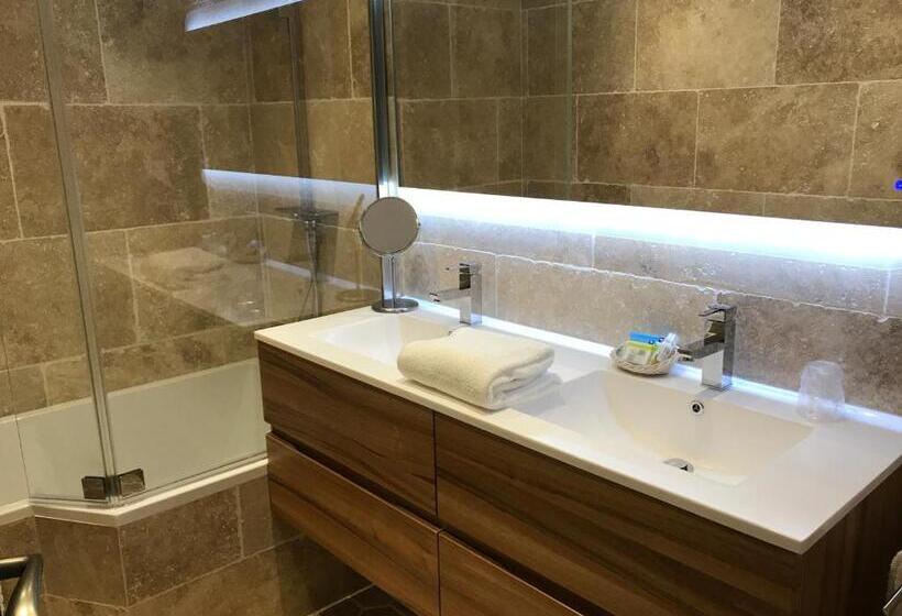 Отель Le Devem De Mirapier