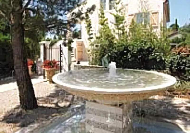 Hotel Mas Des Carassins