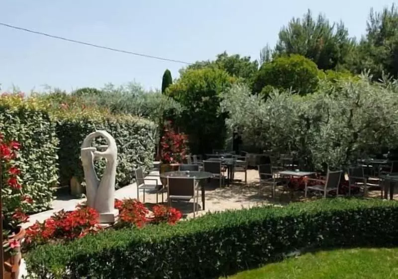 Hotel Mas Des Carassins