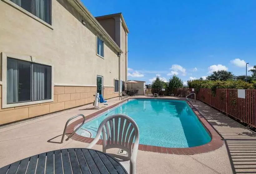 호텔 Quality Inn & Suites Terrell