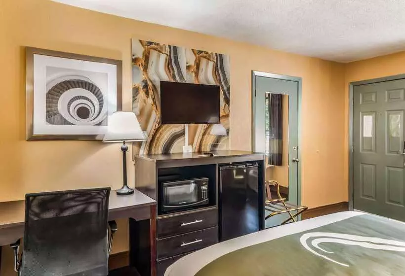 Отель Quality Inn & Suites Corinth West