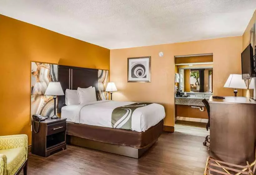 Отель Quality Inn & Suites Corinth West