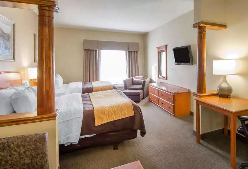 Отель Quality Inn & Suites Midamerica Industrial Park Area