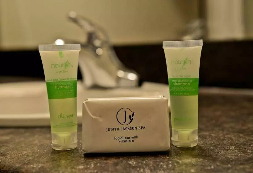 121 Steakhouse & Motel