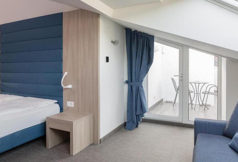 فندق Benacus Panoramic