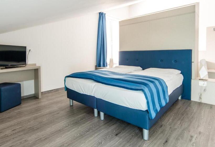 فندق Benacus Panoramic