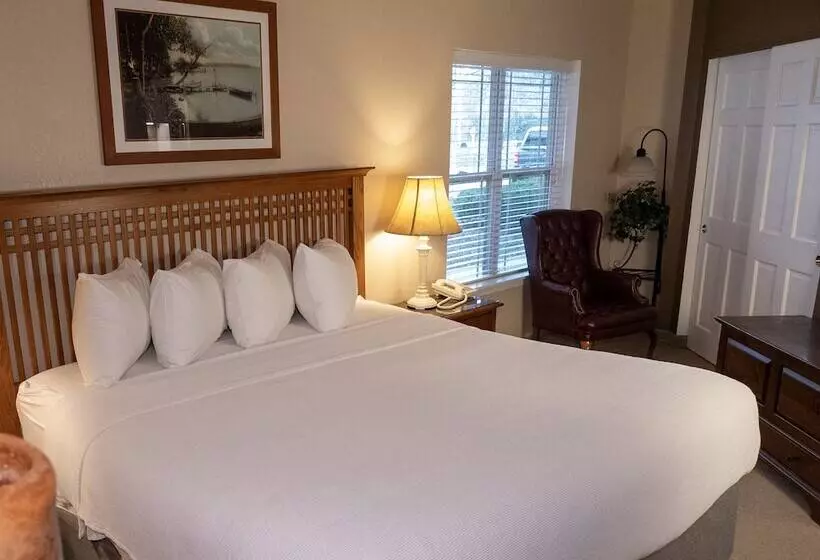 Отель Delavan Lake Resort