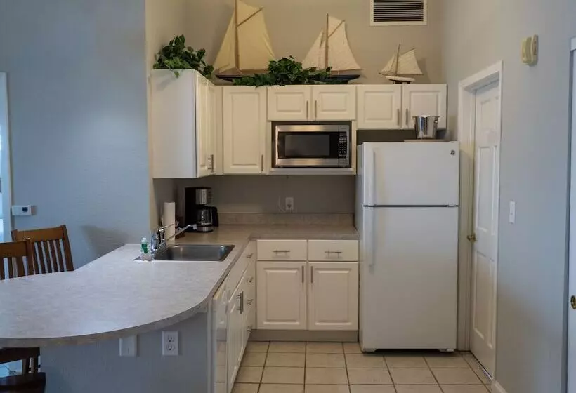 Отель Delavan Lake Resort